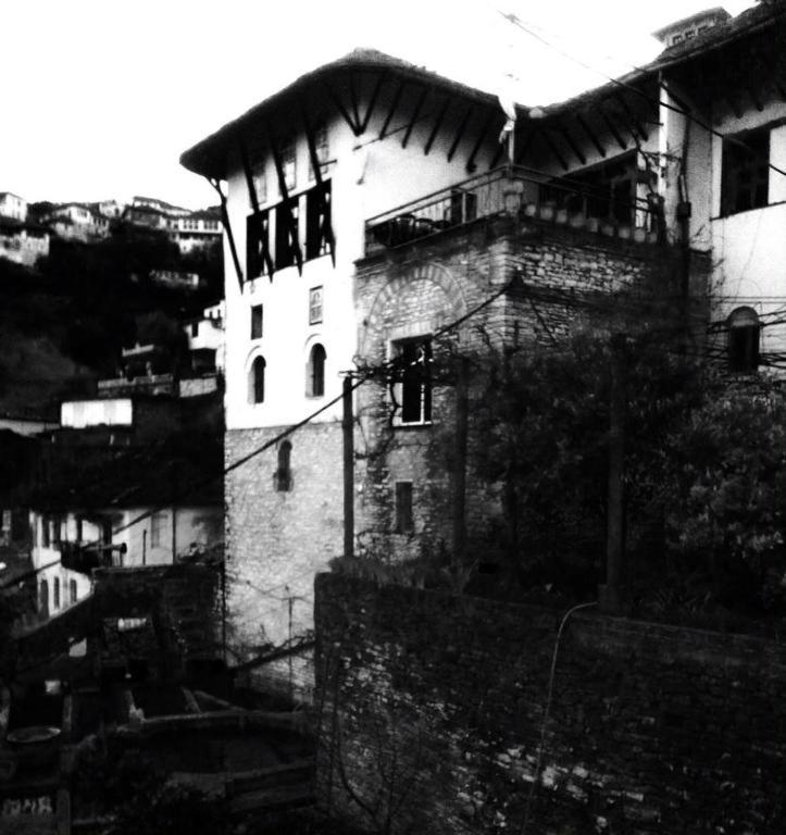 Ruols Guesthouse Gjirokastra Kültér fotó
