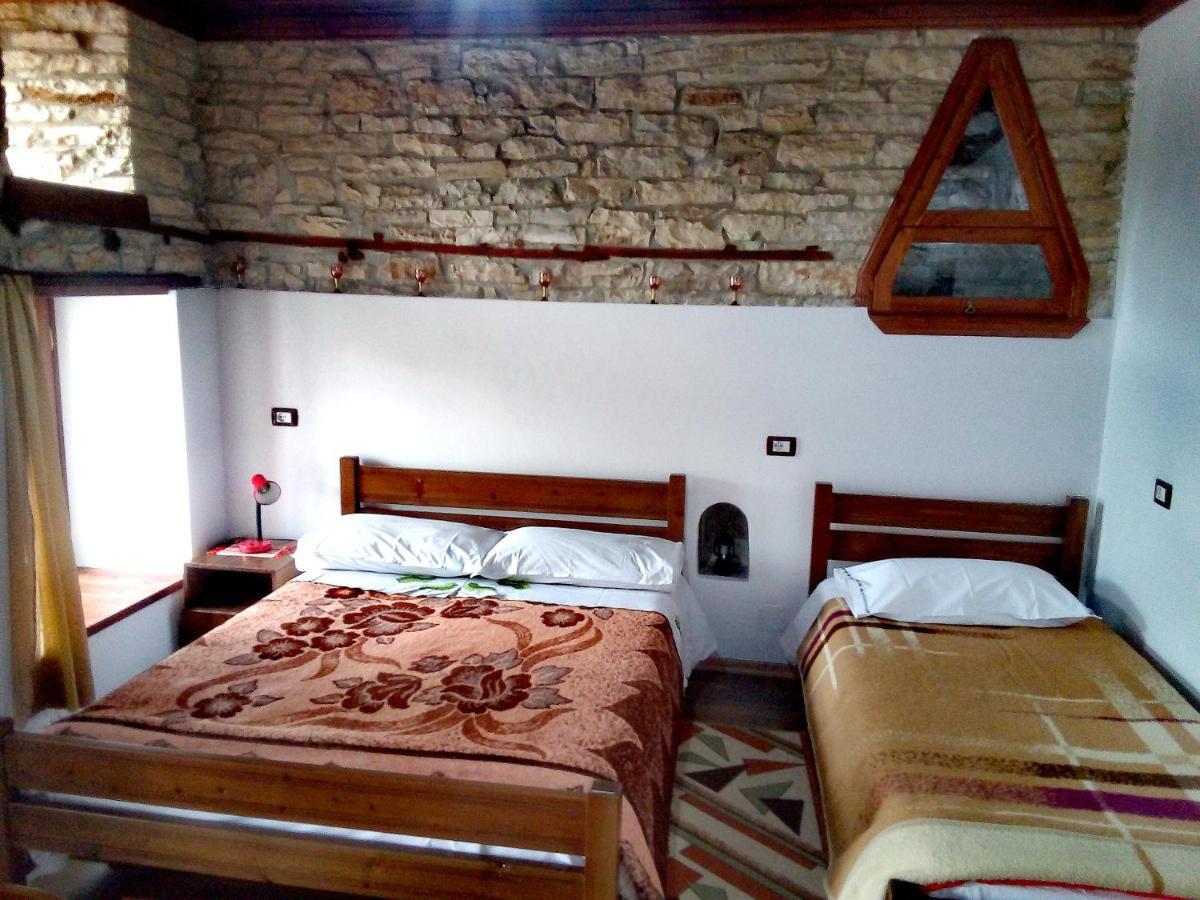 Ruols Guesthouse Gjirokastra Kültér fotó