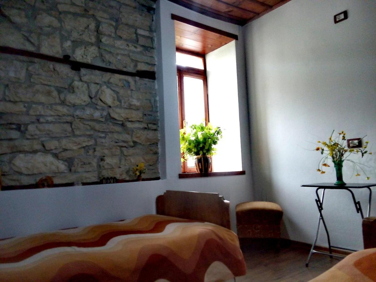 Ruols Guesthouse Gjirokastra Kültér fotó