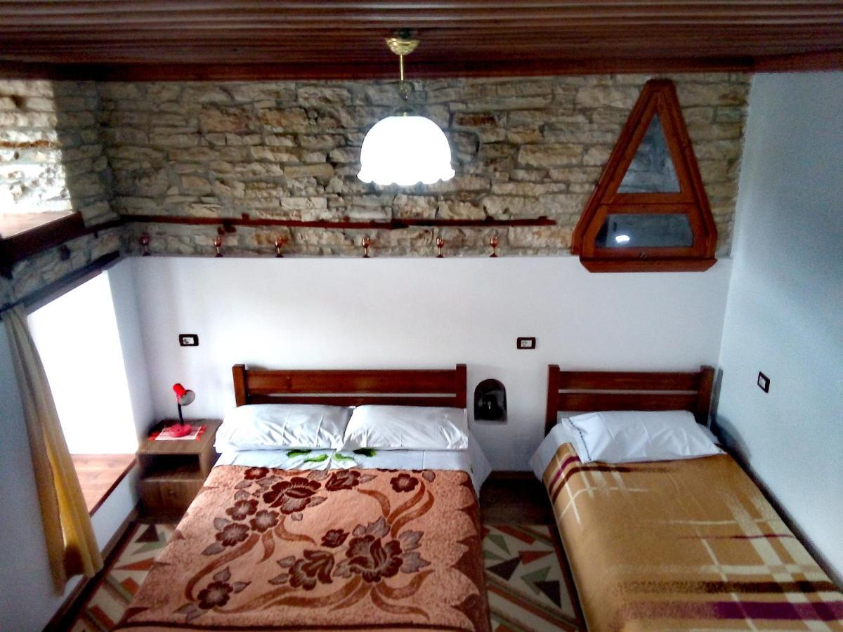 Ruols Guesthouse Gjirokastra Kültér fotó