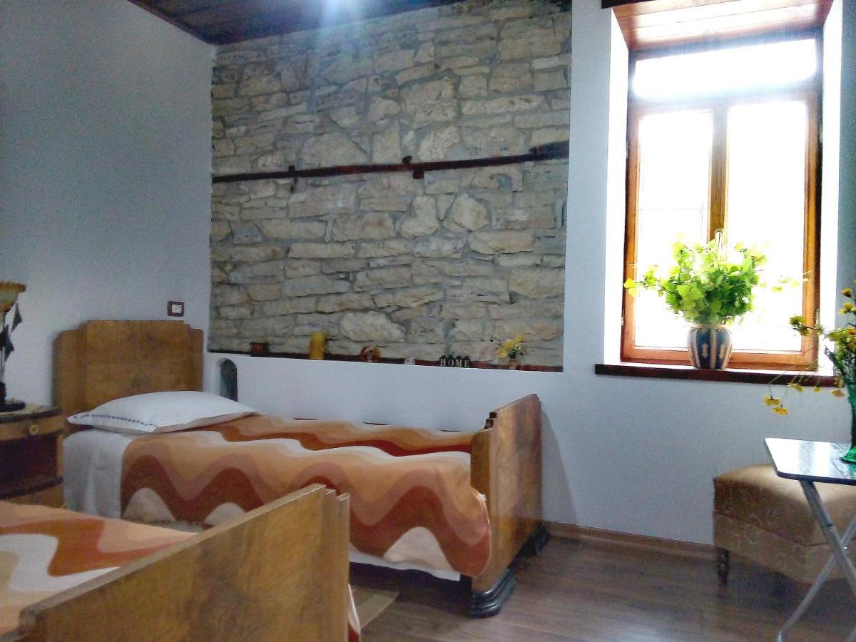 Ruols Guesthouse Gjirokastra Kültér fotó