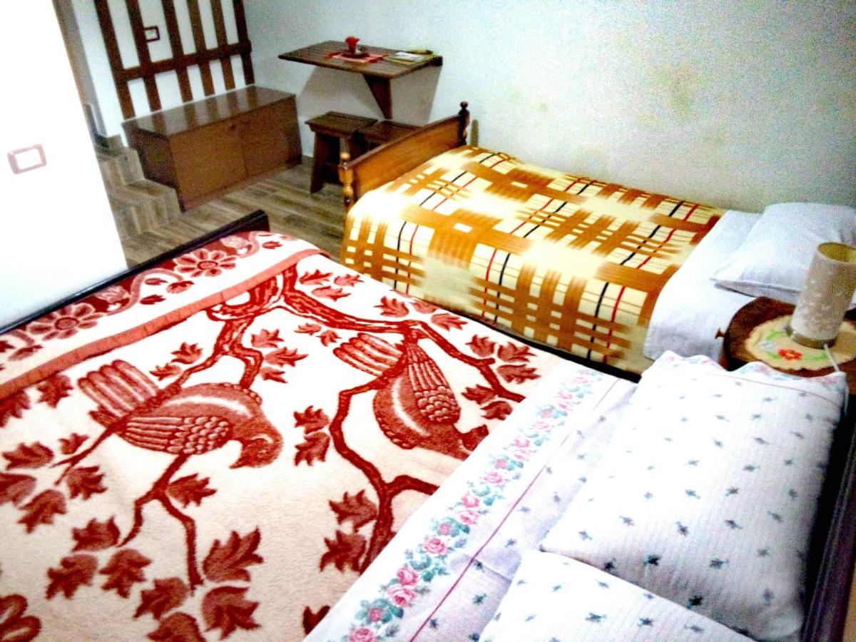 Ruols Guesthouse Gjirokastra Kültér fotó