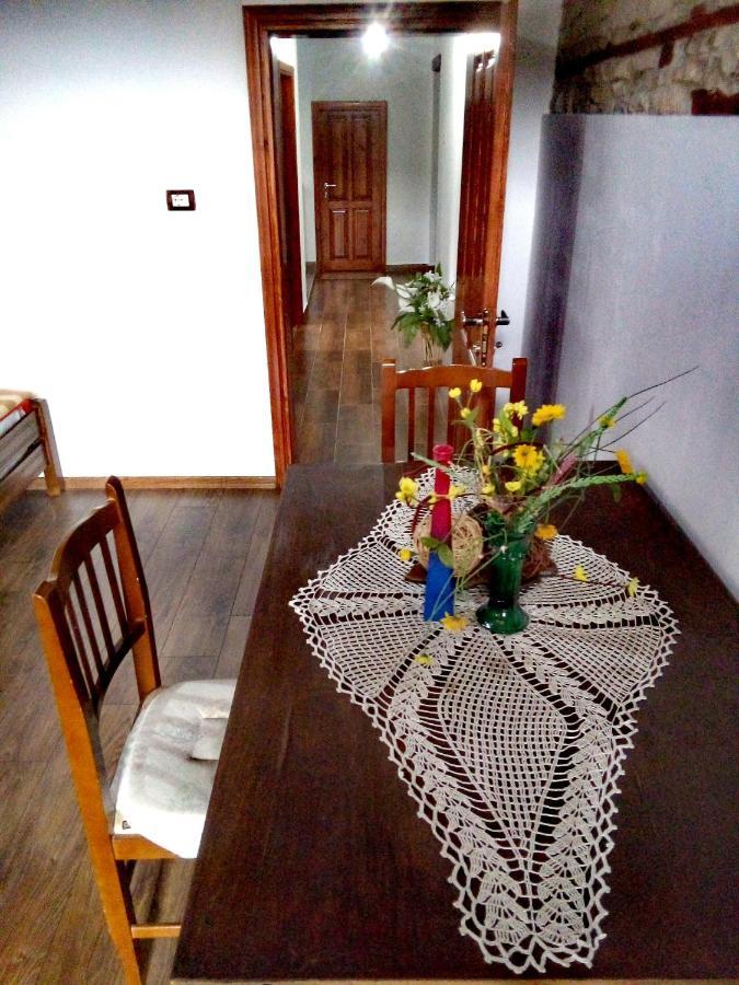 Ruols Guesthouse Gjirokastra Kültér fotó