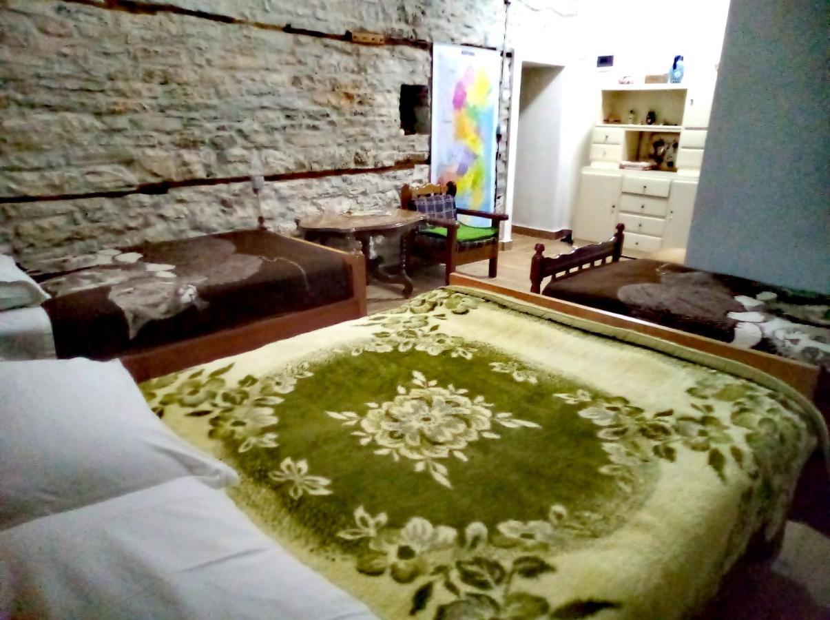 Ruols Guesthouse Gjirokastra Kültér fotó