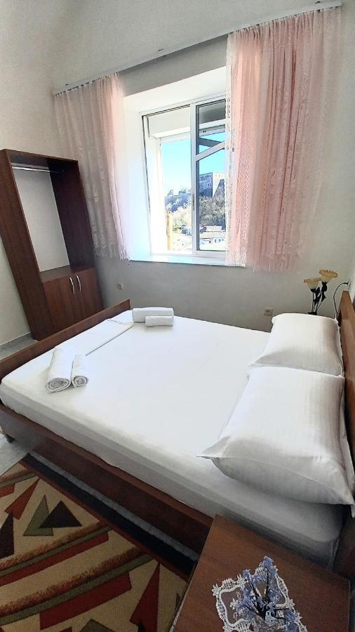 Ruols Guesthouse Gjirokastra Kültér fotó